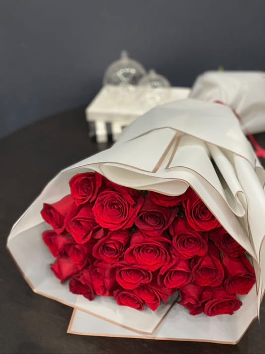 12 Exquisite Roses